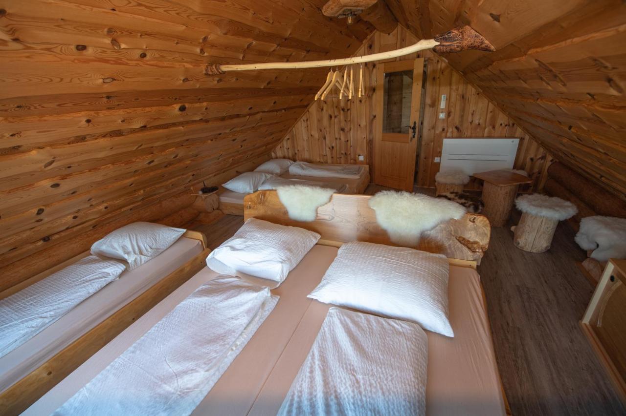 Holiday Home Ernest Zelezni With Hot Tub Ivancna Gorica Exterior foto